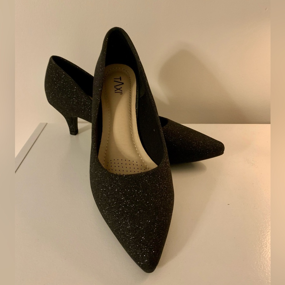 NWT "Taxi" black sparkly fabric pumps